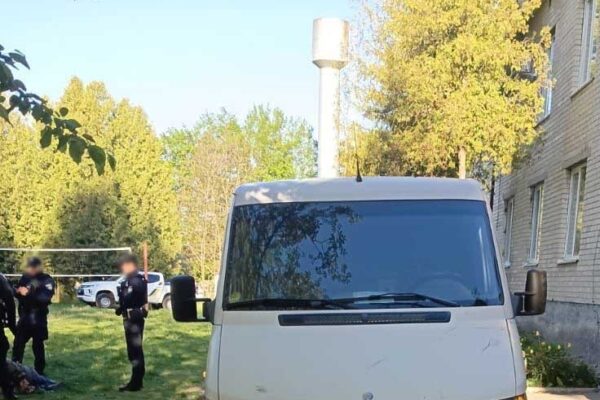 Втікаючи від поліції наїхав на патрульного 