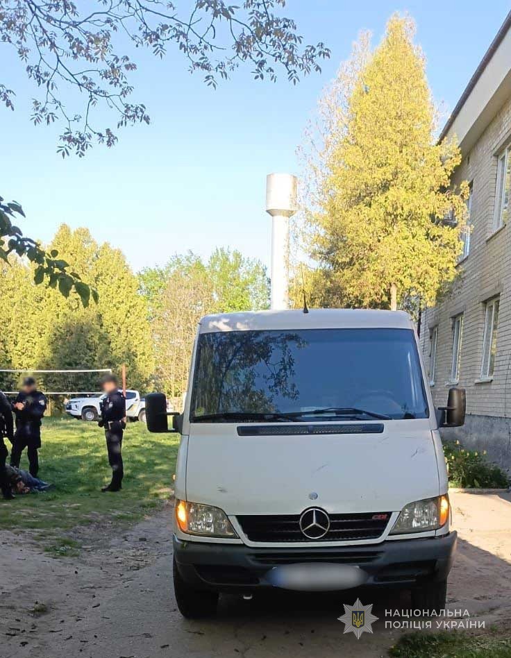 Втікаючи від поліції наїхав на патрульного 