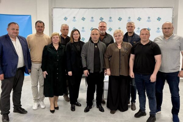 Президент Зеленський нарада Рівне безпека північного кордону преджставники Волині дороги школи харчування