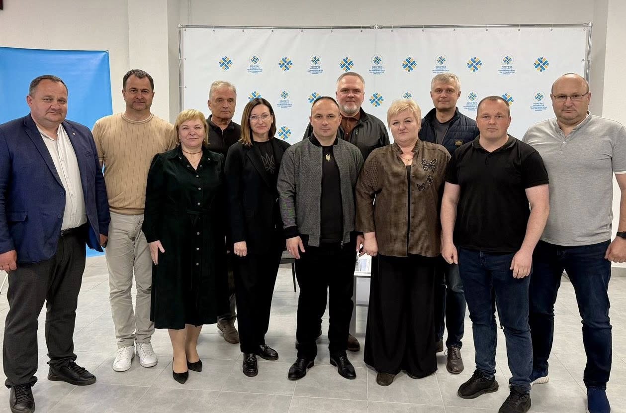 Президент Зеленський нарада Рівне безпека північного кордону преджставники Волині дороги школи харчування