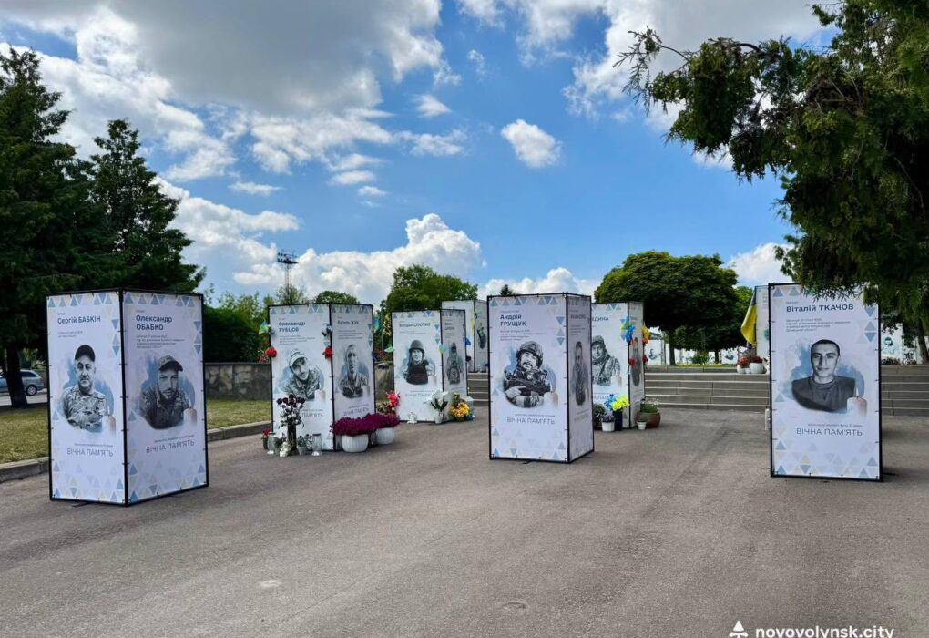 У Нововолинську на Алеї Героїв з’явилося ще 12 портретів