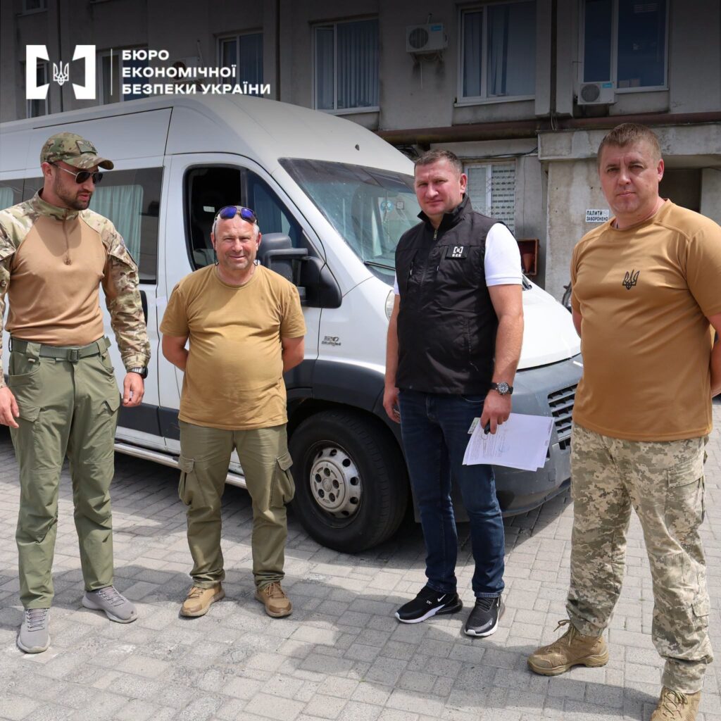 Бус контрабандистів передали на потреби ЗСУ 
