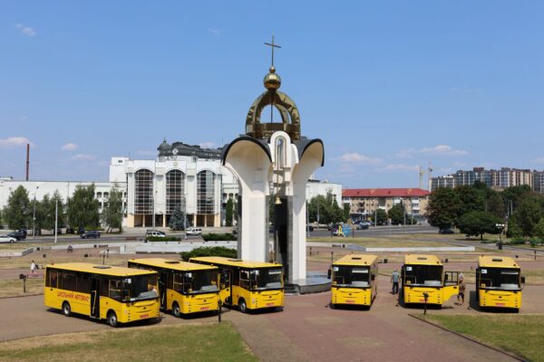 Освітні заклади Волині отримали ще 6 шкільних автобусів 