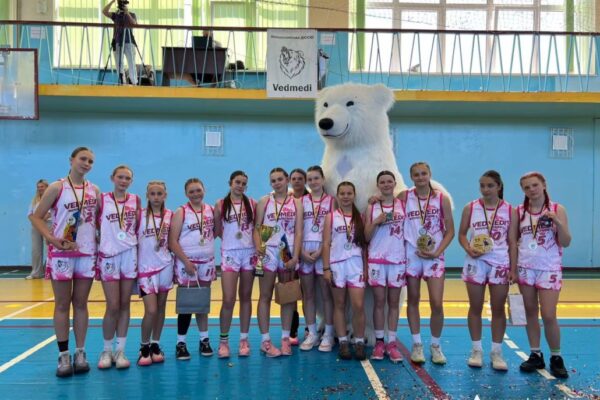 Баскетбол Чемпіонат України серед дівчат 2013 року народження Срібні медалі Нововолинські "Ведмеді"