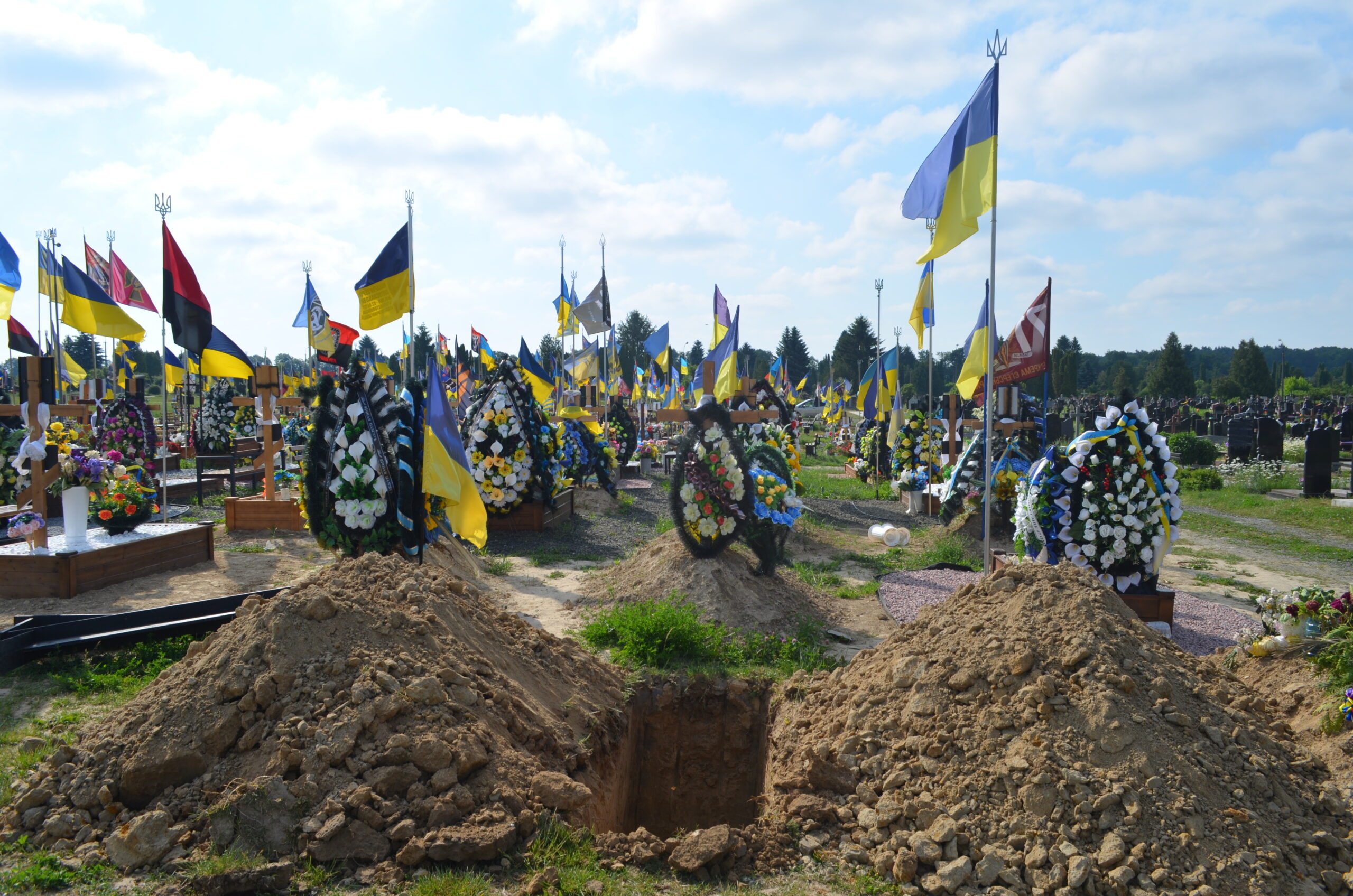 Алея почесних поховань Луцьк Шкльода Цетнар стан могил військовослужбовців