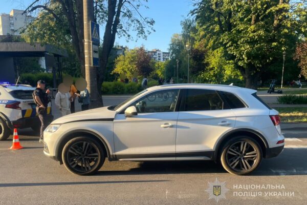 У Луцьку на пішохідному переході збили жінку з маленькою дитиною 