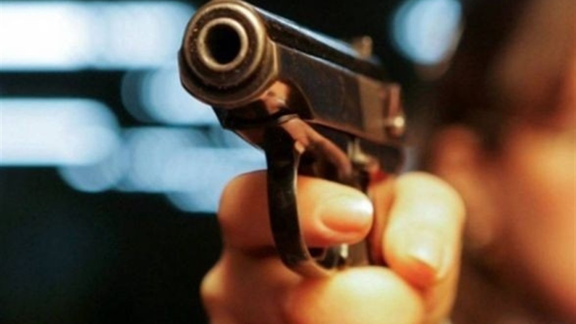 У Луцьку чоловік стріляв з пістолета