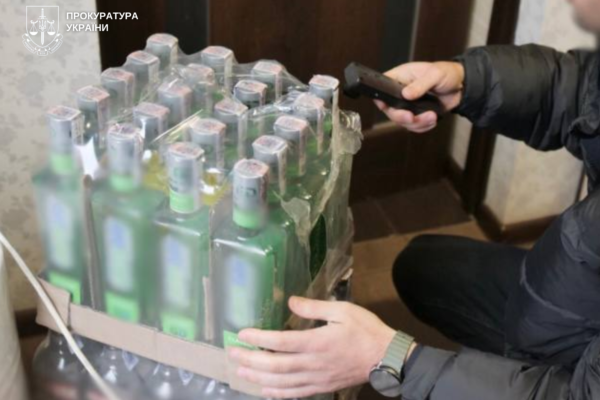 пляшки контрафактного алкоголю
