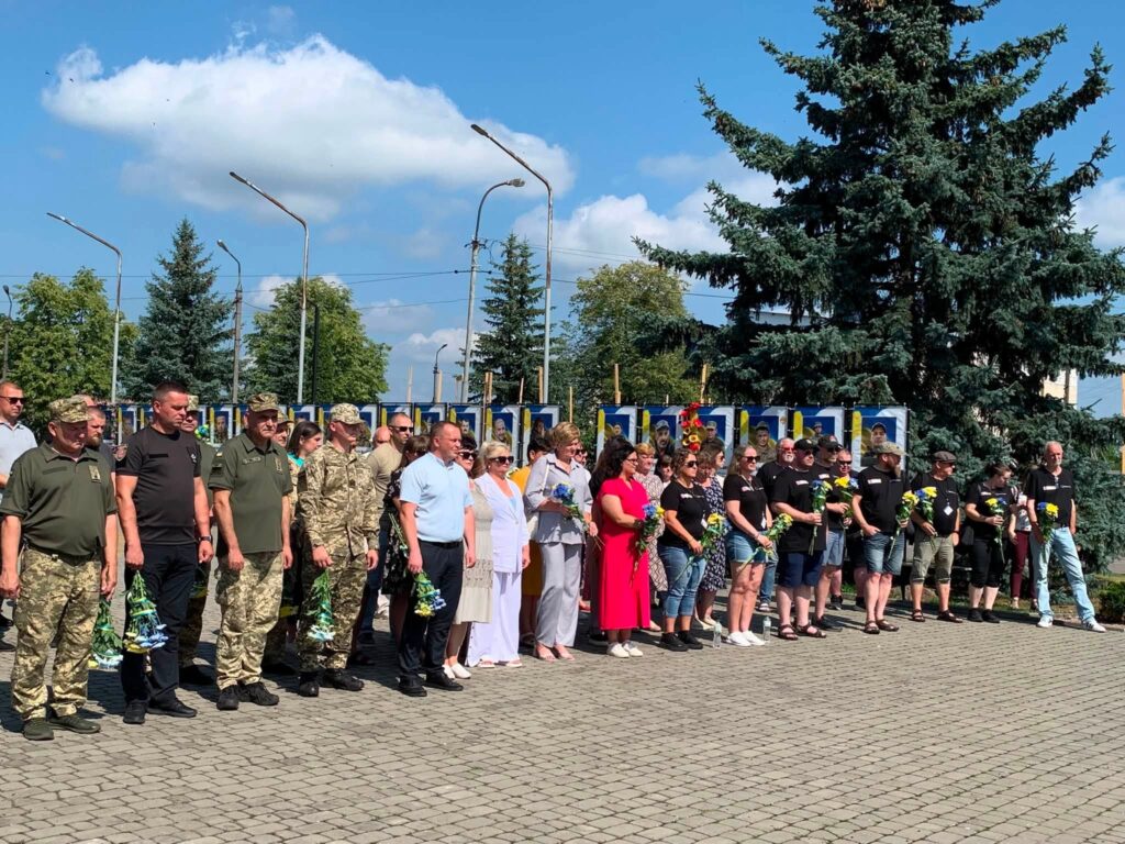 Норвезькі волонтери передали 11 автівок військовим з Волині 
