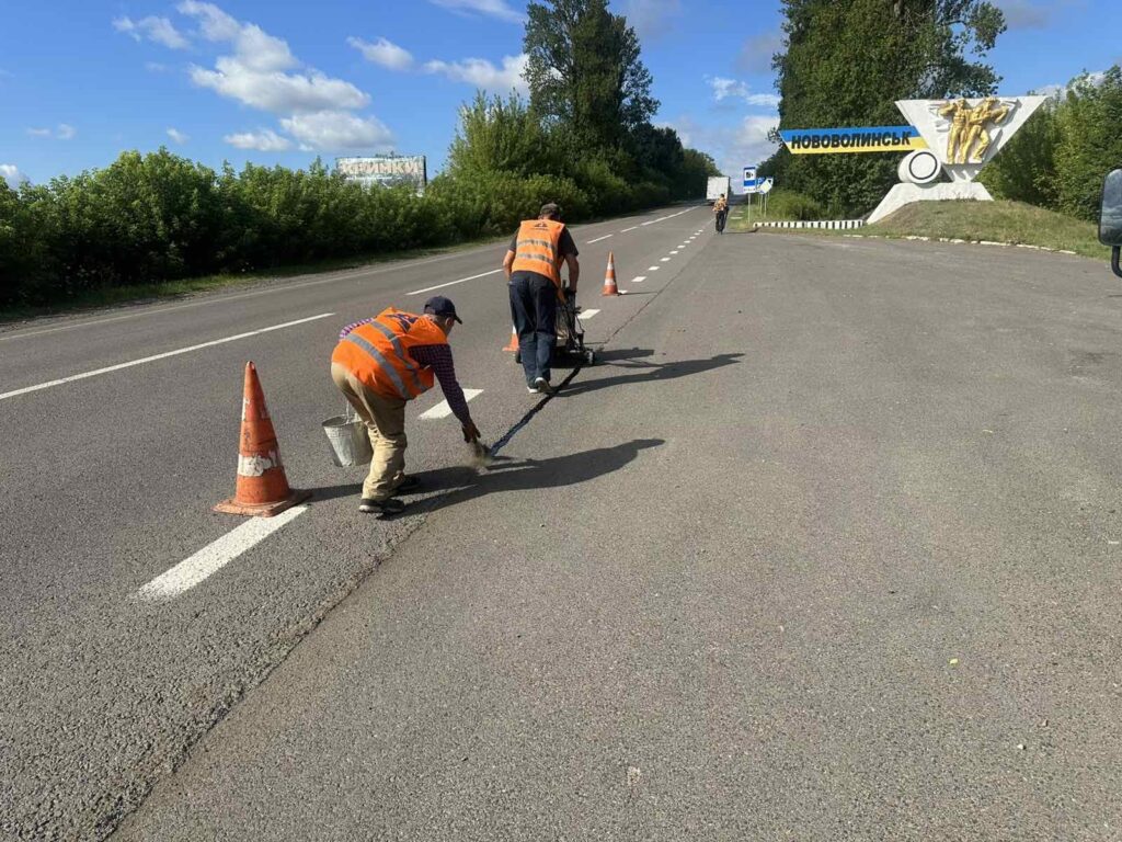 Триває ремонт дороги, що сполучає Волинь і Львівщину 