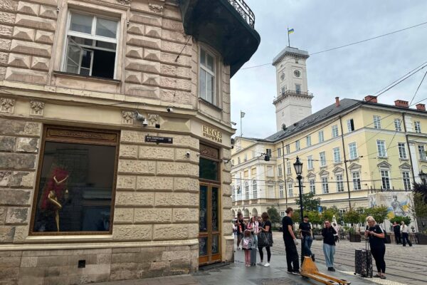 Львів Луцьк салони еротичного масажу стриптиз клуби депутати поліція заборона