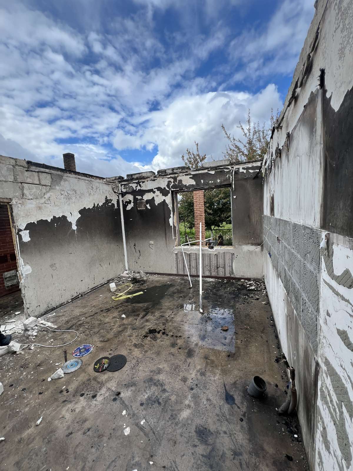 Блискавка пожежа село Радехів Волинь знищене житло військовослуждбовця ДШВ сержанта СЕргія Поліщука потрібна допомога