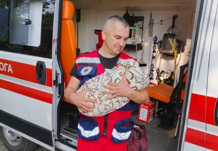 На Волині медики прийняли пологи просто у швидкій
