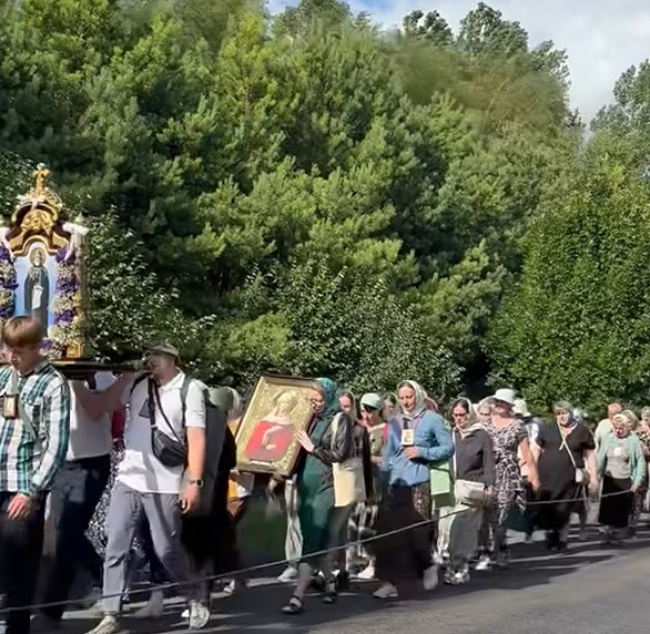 Хресна хода до Почаївської Лаври