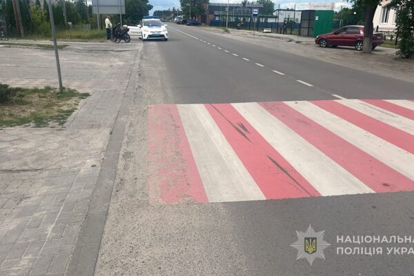 На Волині неповнолітній мотоцикліст на переході збив дитину 