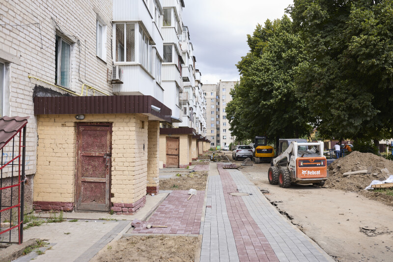 У Луцьку тривають ремонти прибудинкових територій