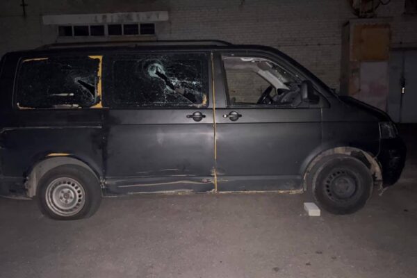 У Луцьку десятки цивільних побили авто ТЦК та СП та двох військовослужбовців 