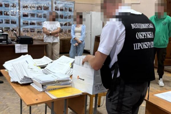 підозра в одержанні хабаря