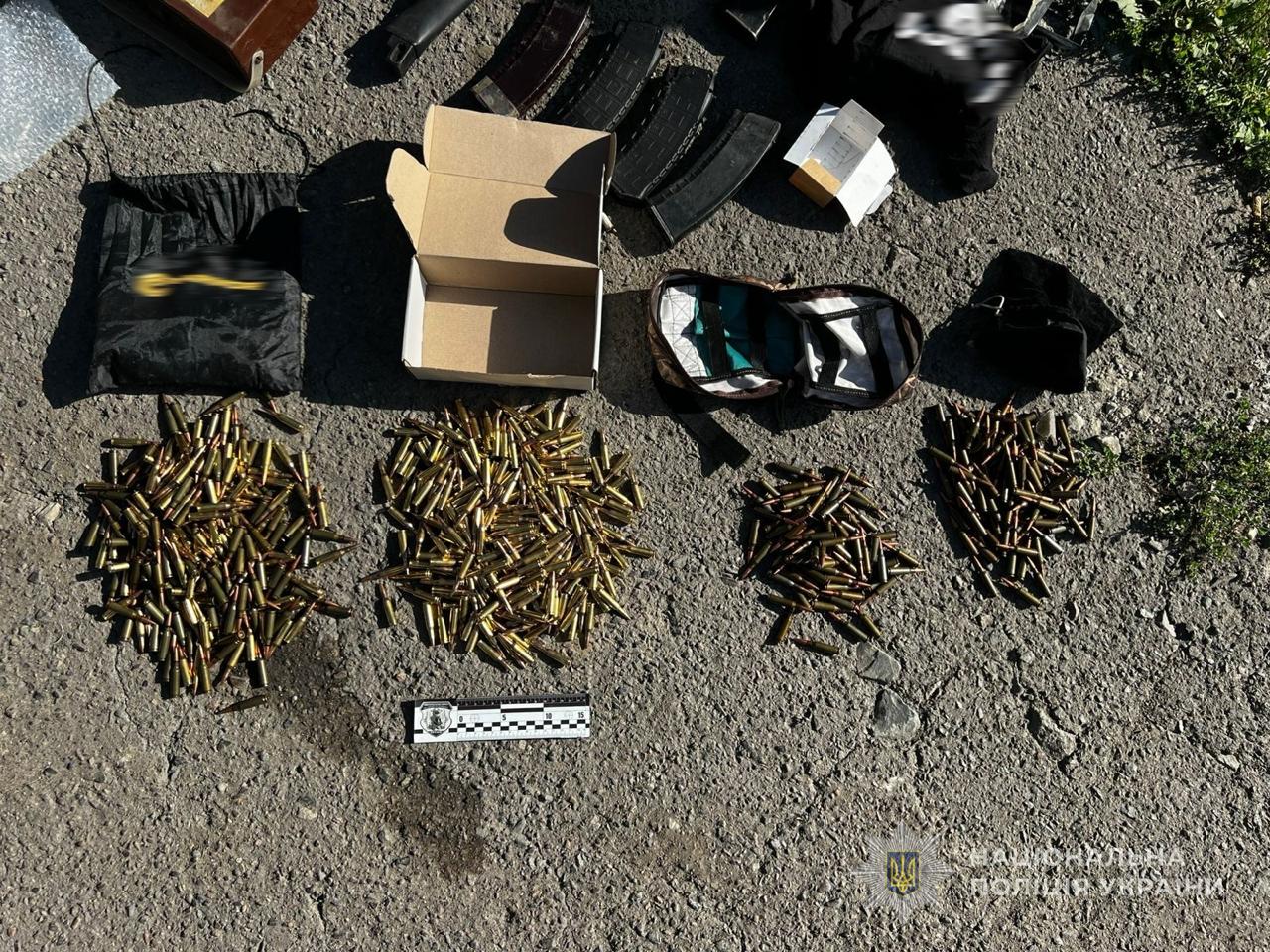 У Луцьку в гаражі місцевого жителя знайшли схрон зброї