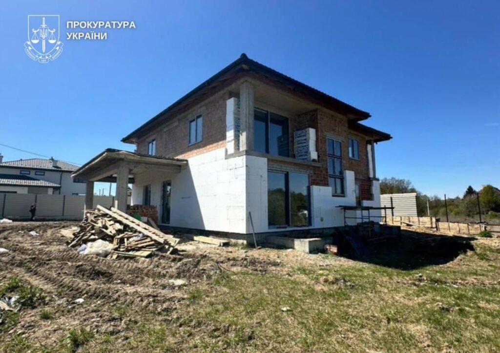 Працівників «Укрзалізниці» відправляли на Львівщину у відрядження будувати хату депутату міськради з Волині