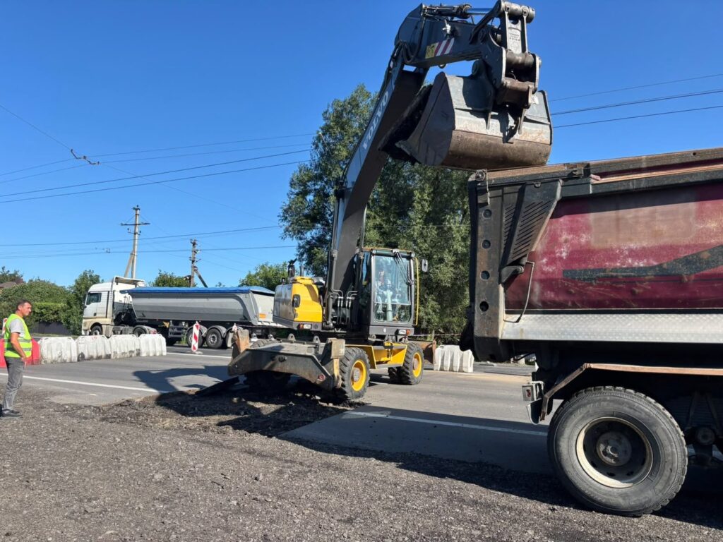 У Струмівці замінююють водопропускну споруду