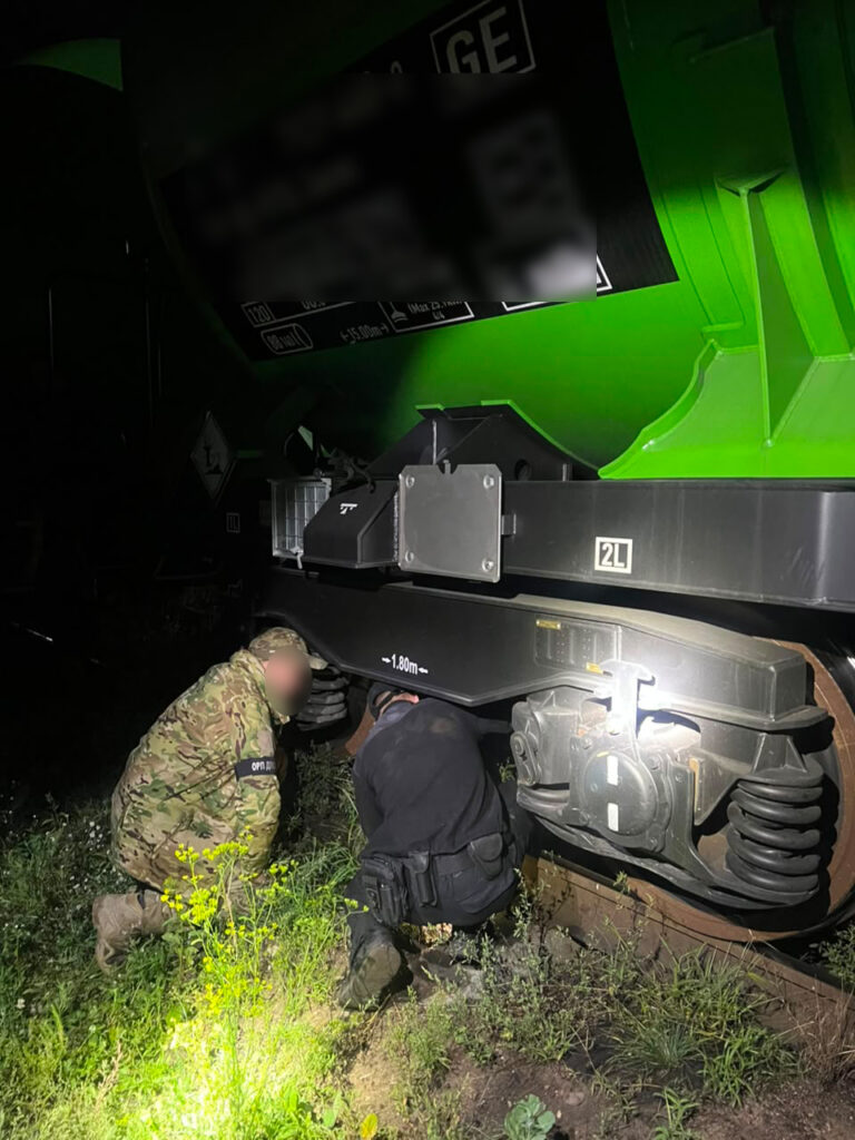На Волині завадили тютюновій контрабанді: сховок виявили у колісних парах 