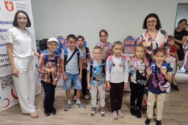 У Луцькій громаді 50 дітей отримали шкільні набори в межах акції «Скоро до школи» 