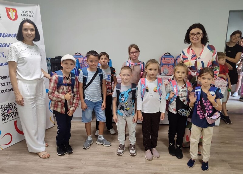 У Луцькій громаді 50 дітей отримали шкільні набори в межах акції «Скоро до школи»