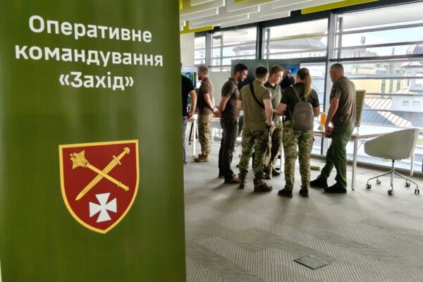 Український катлоцикьий університет ЛЬвів Командувач ОК Захід Сухопуьних військ Шведюк психологічна підтримка військовослужбовців тренінг інновації