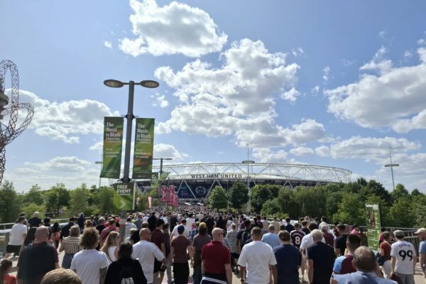 Лондон Олімпійський стадіон футбол Луцьк стадіон "Авангард"
