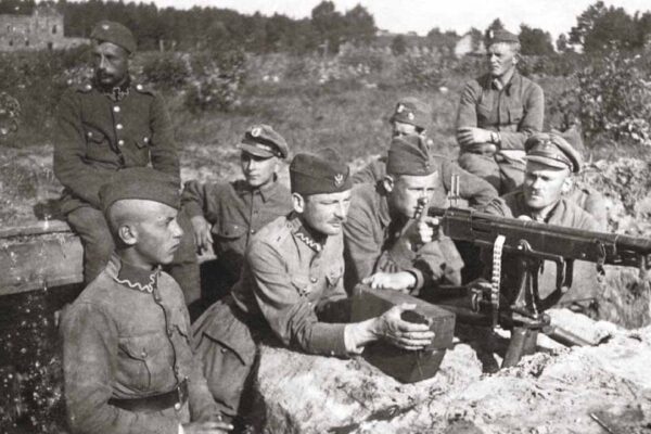 Чудо на Віслі польсько-радянський мирний договір військовий парад Польща Україна