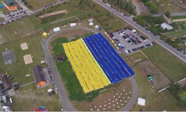 У Боратинській громаді розгорнули рекордний Державний Прапор України  