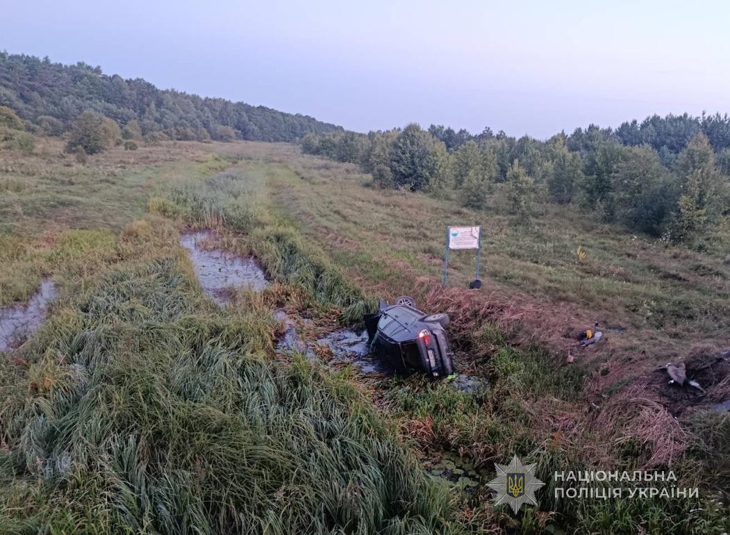 Поблизу Шацька авто злетіло в кювет та перекинулося