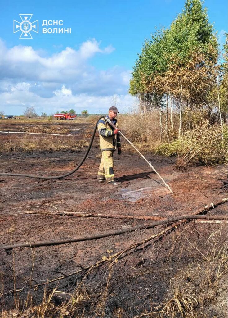 На Волині п'ятий день намагаються загасити пожежу на торф'янику