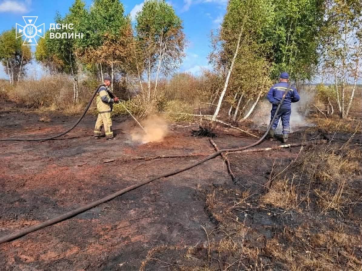 На Волині п'ятий день намагаються загасити пожежу на торф'янику