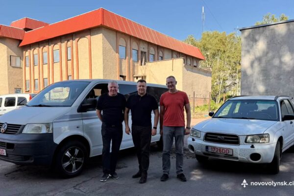 Литовські партнери передали Нововолинській громаді два автомобілі 