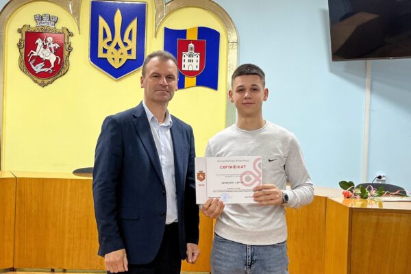 У Володимирській громаді 19 учнів отримали стипендію міського голови 