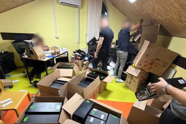 У Луцьку викрили роботу шахрайського кол-центру  
