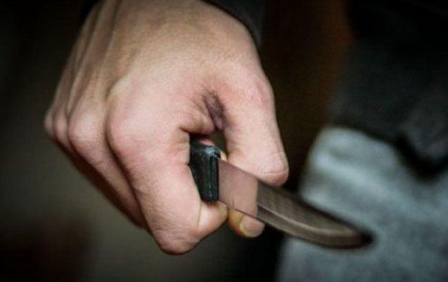 У центрі Луцька чоловік з ножем кидався на перехожих