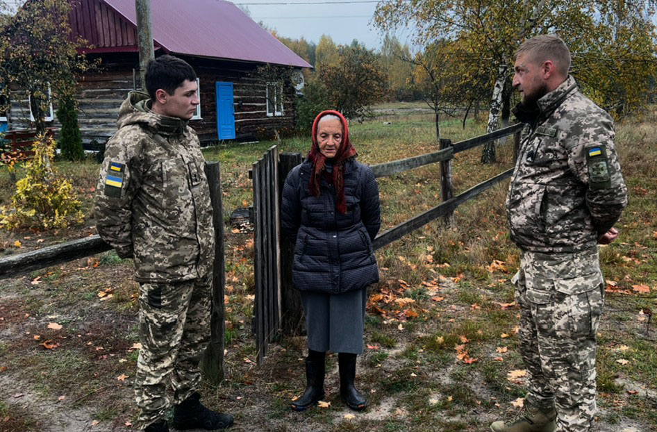 Пішла по гриби та заблукала: на Волині  прикордонники врятували пенсіонерку 