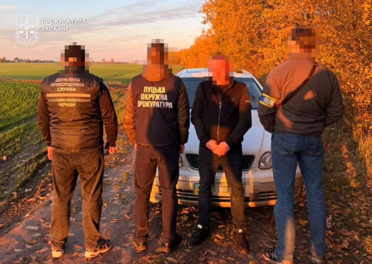 15 тисяч доларів за незаконний виїзд за кордон: фігуранта взяли під варту