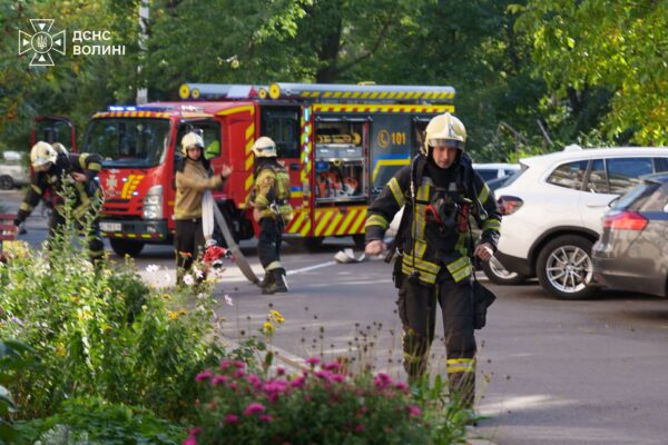 У Луцьку з палаючої квартири врятували пенсіонерку 