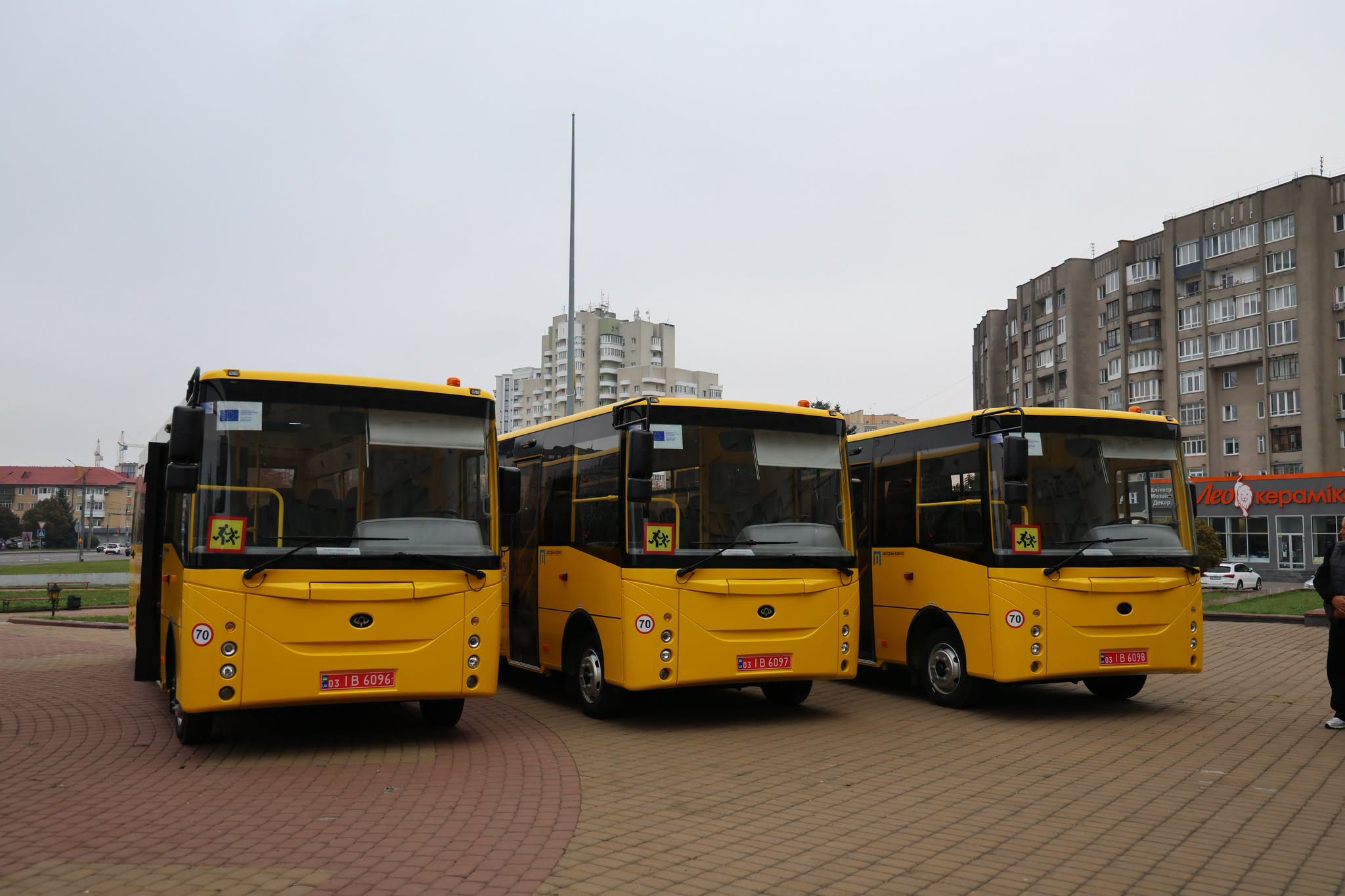 За рік Волинь отримала 18 шкільних автобусів