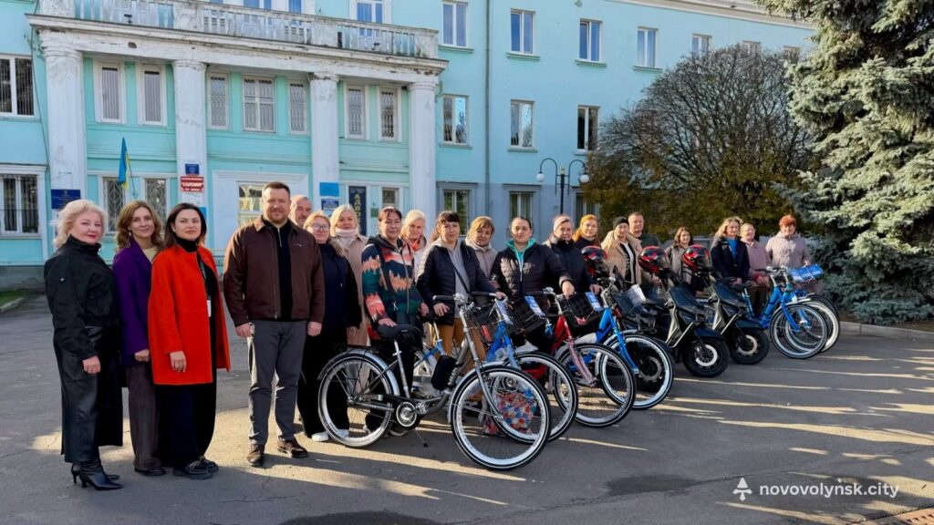 У Нововолинську соцпрацівники та фахівці із супроводу ветеранів отримали велосипеди
