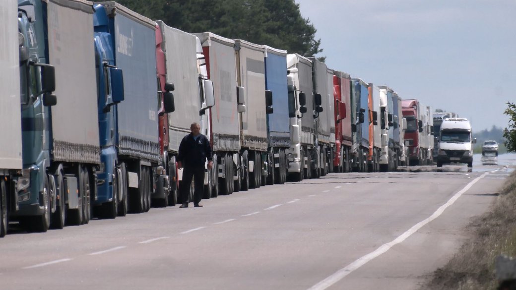 На кордоні з Польщею зросли черги через постійні повітряні тривоги