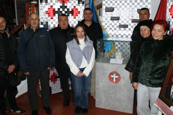 У Рожищенському музеї презентували копію посмертної маски Степана Бандери 