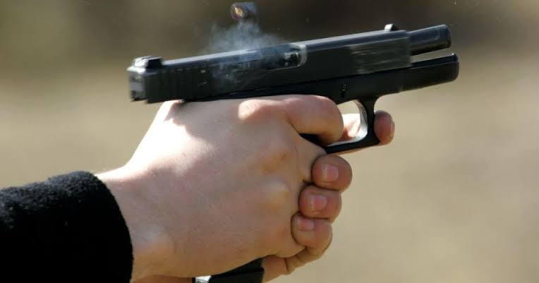 У Нововолинську чоловік посеред вулиці влаштував стрілянину