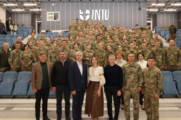 У ЛНТУ вручили офіцерські погони  